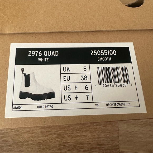 BNIB Dr. Martens unisex-adult 2976 Quad Chelsea Boot (White) Size 7 Women/6 Men - Picture 11 of 11